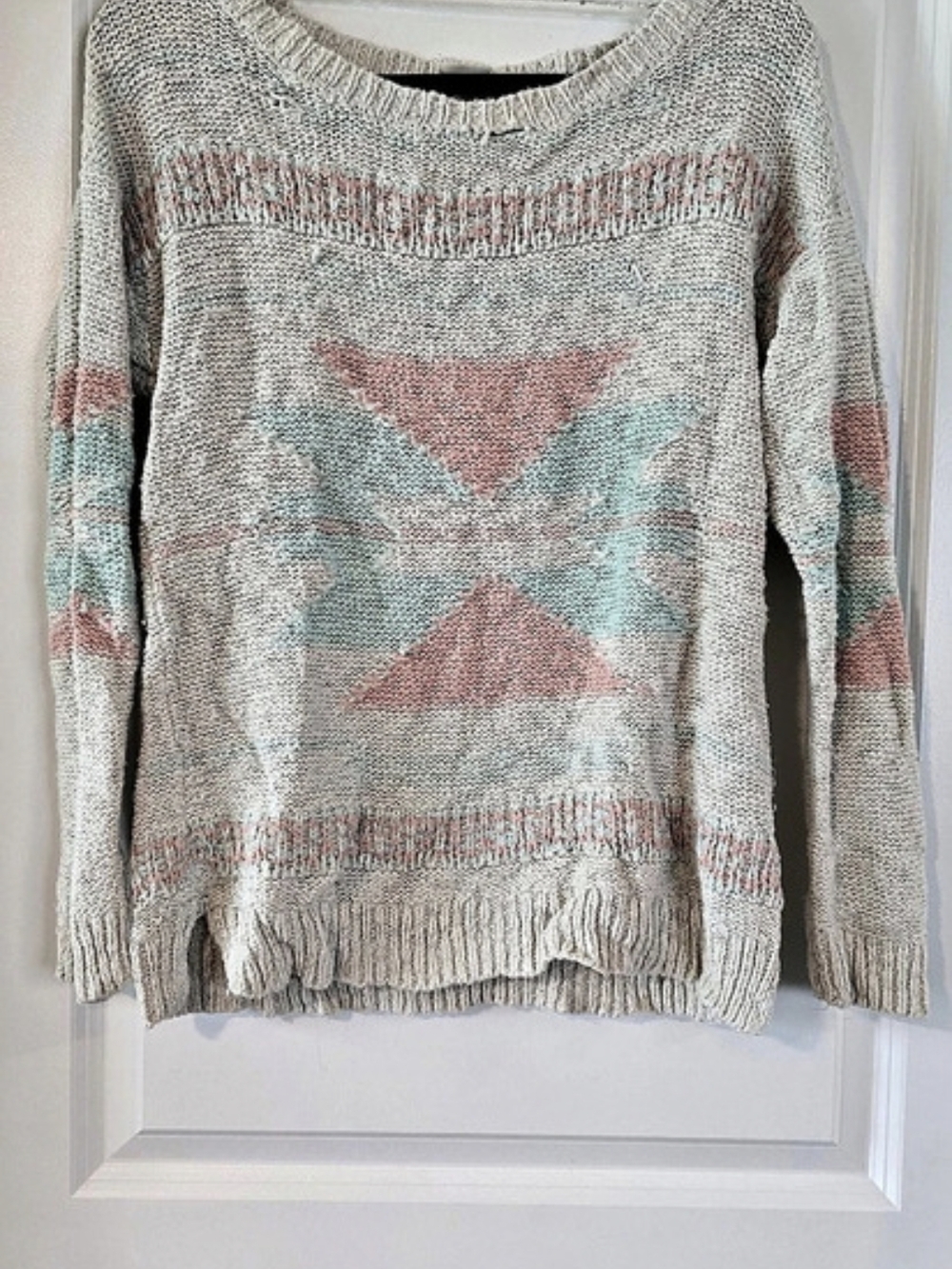 Mudd Geometric Sweater in White, Teal & Pink Size Medium